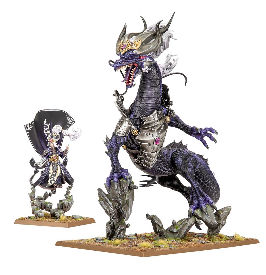 Miao ying, the storm dragon warhammer the old world. Miao ying gobierna el norte de catai desde su puesto en nan-gau como comandante de los ejércitos del gran bastión. Fría y distante incluso para un dragón, ha asumido con estoicismo este solemne deber durante siglos, desde que el dragón celestial le confió la defensa de la frontera norte. Debido a la carga de su responsabilidad y al poder que ostenta como dragón de la tormenta, miao ying es considerada la favorita del dragón celestial por muchos de sus hermanos, y hace valer su autoridad sobre ellos, prefiriendo a menudo mantenerse al margen cuando se reúnen. Con este kit multicomponente de plástico puedes montar a miao ying en sus formas de dragón y humana para tus armies of gran cathay en partidas de warhammer: the old world. En su forma humana, parece levitar sobre el campo de batalla, deleitándose en su poder mientras dirige a sus ejércitos. En su majestuosa forma de dragón, vuela a baja altura sobre el tablero, lista para desatar el poder mortal de sus colmillos y garras letales. En cualquiera de sus formas, es una general formidable y una poderosa hechicera. Tanto si te gusta jugar como si prefieres pintar o coleccionar, el dragón de la tormenta es una pieza central impresionante.