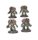 SATURNINE TERMINATOR SQUAD WARHAMMER THE HORUS HERESY. Los Exterminadores Saturnine se desplegaron por primera vez en grandes cifras en las arenas negras de Isstvan V. Este modelo, desarrollado por el Primarca Vulcan, es más alto y robusto que otras variantes de la armadura Exterminador. La combinación de todo tipo de armas de energía letales y poderosos escudos de energía permite a sus portadores atravesar el campo de batalla con total impunidad. Con este kit multicomponente de plástico puedes montar cuatro Space Marines en Saturnine Terminator Armour para tus ejércitos de Legiones Astartes de Warhammer: The Horus Heresy. Su blindaje pesado y sus escudos avanzados les brindan una resistencia superlativa, y sus armas de energía los hacen letales tanto a distancia como en combate. Son los rompelíneas ideales y destacan por su capacidad para defender objetivos clave frente a grandes masas de enemigos.