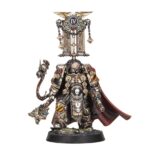 CENTURION WITH POWER MAUL WARHAMMER THE HORUS HERESY. Un centurión es a la vez un campeón y un oficial de línea de las Legiones Astartes. Alcanzar dicho rango es sinónimo de haber demostrado sobradamente su valía en el fragor del combate. Con este kit multicomponente de plástico puedes montar un Centurion, un líder para tus ejércitos de Legiones Astartes de Warhammer: The Horus Heresy. Está armado con una pesada power maul y un combi-melta, y es ideal para avanzar hacia el enemigo y guiar a tus fuerzas a la victoria. La armadura MKII “Cruzada” y su colección de honores de batalla lo distinguen como un veterano curtido en mil batallas. Está equipado con un cyber-familiar y trae dos cabezas entre las que elegir, una descubierta y otra con un casco con penacho transversal. La miniatura no lleva insignias específicas de ninguna Legión, por lo que puedes incluirla en cualquier fuerza de Marines Espaciales, tanto si eres leal al Emperador como si te has sumado a la rebelión de Horus.