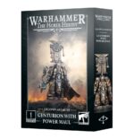 CENTURION WITH POWER MAUL WARHAMMER THE HORUS HERESY. Un centurión es a la vez un campeón y un oficial de línea de las Legiones Astartes. Alcanzar dicho rango es sinónimo de haber demostrado sobradamente su valía en el fragor del combate. Con este kit multicomponente de plástico puedes montar un Centurion, un líder para tus ejércitos de Legiones Astartes de Warhammer: The Horus Heresy. Está armado con una pesada power maul y un combi-melta, y es ideal para avanzar hacia el enemigo y guiar a tus fuerzas a la victoria. La armadura MKII “Cruzada” y su colección de honores de batalla lo distinguen como un veterano curtido en mil batallas. Está equipado con un cyber-familiar y trae dos cabezas entre las que elegir, una descubierta y otra con un casco con penacho transversal. La miniatura no lleva insignias específicas de ninguna Legión, por lo que puedes incluirla en cualquier fuerza de Marines Espaciales, tanto si eres leal al Emperador como si te has sumado a la rebelión de Horus.
