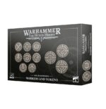 AGE OF DARKNESS MARKERS AND TOKENS THE HORUS HERESY. Durante la Herejía de Horus, los Marines Espaciales emplearon las terribles armas diseñadas para aniquilar a los enemigos de la humanidad contra sus antiguos aliados. Los campos de batalla se inundaron de energías aterradoras y hasta los guerreros más tenaces acabaron sucumbiendo a los horrores que estas desataron. Con este set de marcadores de plástico de doble cara podrás llevar fácilmente la cuenta de tus objetivos y el Tactical Status de tus unidades en partidas de Warhammer: The Horus Heresy. Encontrarás marcadores para los efectos Pinned, Suppressed, Stunned y Routed que afectan a tus unidades, con el símbolo en una cara y el modificador correspondiente en la otra. Están numerados de 0 a 3 y el set incluye dos marcadores para cada número. Están fabricados en relieve, para que puedas usarlos pintados o sin pintar. También encontrarás ocho marcadores de objetivo: tres de “1”, tres de “2” y dos de “3”. Concéntrate en la partida y deja que estos marcadores lleven la cuenta de todo lo que afecta a tus unidades clave.