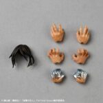 ATTACK TITAN EREN YEAGER ATTACK ON TITAN AMAZING YAMAGUCHI REVOLTECH. ¡Los exterminaremos incluso con Revoltech! ¡Disfruta de la acción de los gigantes con movimientos al estilo Yamaguchi! Del exitoso anime Ataque a los Titanes, el protagonista Eren Yeager se ha transformado en el "Titán de Ataque", ¡ya disponible en Amazing Yamaguchi, bajo la dirección de Yamaguchi Katsuhisa! La figura recrea su singular musculatura, y aunque se trata de una figura humanoide sencilla, su postura es fiel a la de la película. La fuerza del cuerpo densamente tonificado se realza aún más mediante una cuidadosa pintura de sombras. Los omóplatos se pueden mover hacia adelante y hacia atrás junto con los lados izquierdo y derecho del pecho dividido, permitiendo que los brazos se abran bien y se crucen profundamente. El torso se puede dividir con flexibilidad, permitiendo arqueos y flexiones naturales. Las articulaciones de la cadera combinan articulaciones esféricas y ejes diagonales al estilo Yamaguchi. Y las espinillas se pueden mover para expresar la "flexibilidad" del cómic, añadiendo articulaciones que no se encuentran en el cuerpo humano. Todos estos trucos móviles han sido cuidadosamente desarrollados por Yamaguchi Katsuhisa, ¡lo que te permite recrear las poses de acción dinámicas de Eren como un titán en tus manos!