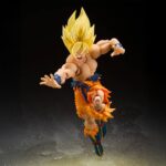 SUPER SAIYAN SON GOKU LEGENDARY SUPER SAIYAN DRAGON BALL Z SH FIGUARTS RE-RUN. Tamashii presenta dentro de su colección S.H.Figuarts la figura de Super Saiyan Son Goku, basado en su aspecto durante el combate final del arco de Freezer en "Dragon Ball Z". La figura mide aproximadamente 14,5 cm y destaca por su musculatura expuesta y ropa desgarrada. Incluye 3x expresiones faciales, 5x manos intercambiables para cada lado, 1x parte frontal de reemplazo, 1x cabeza alternativa y 1x efecto para el ataque Kamehameha. Fabricada en PVC y ABS. UNIDADES LIMITADAS.