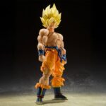 SUPER SAIYAN SON GOKU LEGENDARY SUPER SAIYAN DRAGON BALL Z SH FIGUARTS RE-RUN. Tamashii presenta dentro de su colección S.H.Figuarts la figura de Super Saiyan Son Goku, basado en su aspecto durante el combate final del arco de Freezer en "Dragon Ball Z". La figura mide aproximadamente 14,5 cm y destaca por su musculatura expuesta y ropa desgarrada. Incluye 3x expresiones faciales, 5x manos intercambiables para cada lado, 1x parte frontal de reemplazo, 1x cabeza alternativa y 1x efecto para el ataque Kamehameha. Fabricada en PVC y ABS. UNIDADES LIMITADAS.