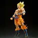 SUPER SAIYAN SON GOKU LEGENDARY SUPER SAIYAN DRAGON BALL Z SH FIGUARTS RE-RUN. Tamashii presenta dentro de su colección S.H.Figuarts la figura de Super Saiyan Son Goku, basado en su aspecto durante el combate final del arco de Freezer en "Dragon Ball Z". La figura mide aproximadamente 14,5 cm y destaca por su musculatura expuesta y ropa desgarrada. Incluye 3x expresiones faciales, 5x manos intercambiables para cada lado, 1x parte frontal de reemplazo, 1x cabeza alternativa y 1x efecto para el ataque Kamehameha. Fabricada en PVC y ABS. UNIDADES LIMITADAS.