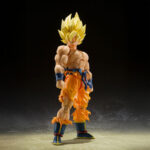 SUPER SAIYAN SON GOKU LEGENDARY SUPER SAIYAN DRAGON BALL Z SH FIGUARTS RE-RUN. Tamashii presenta dentro de su colección S.H.Figuarts la figura de Super Saiyan Son Goku, basado en su aspecto durante el combate final del arco de Freezer en "Dragon Ball Z". La figura mide aproximadamente 14,5 cm y destaca por su musculatura expuesta y ropa desgarrada. Incluye 3x expresiones faciales, 5x manos intercambiables para cada lado, 1x parte frontal de reemplazo, 1x cabeza alternativa y 1x efecto para el ataque Kamehameha. Fabricada en PVC y ABS. UNIDADES LIMITADAS.