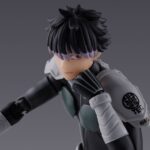 GEN NARUMI KAIJU Nº8 SH FIGUARTS. Tamashii suma a su colección S.H.Figuarts la figura articulada de Gen Narumi, el séptimo capitán de la primera división de las fuerzas de defensa japonesa en el anime "Kaiju No.8". Esta figura de 14,5 cm ha sido diseñada con proporciones basadas en su representación en la serie para reproducir gran cantidad de poses. Incluye 2x placas faciales intercambiables, 1x cabello alternativo, 2x juego de manos adicionales y 1x arma Número 1. También incluye como extra 1x placa facial intercambiable para KAFKA HIBINO FIGURA 16 CM KAIJU NO. 8 SH FIGUARTS (se venden por separado). UNIDADES LIMITADAS.