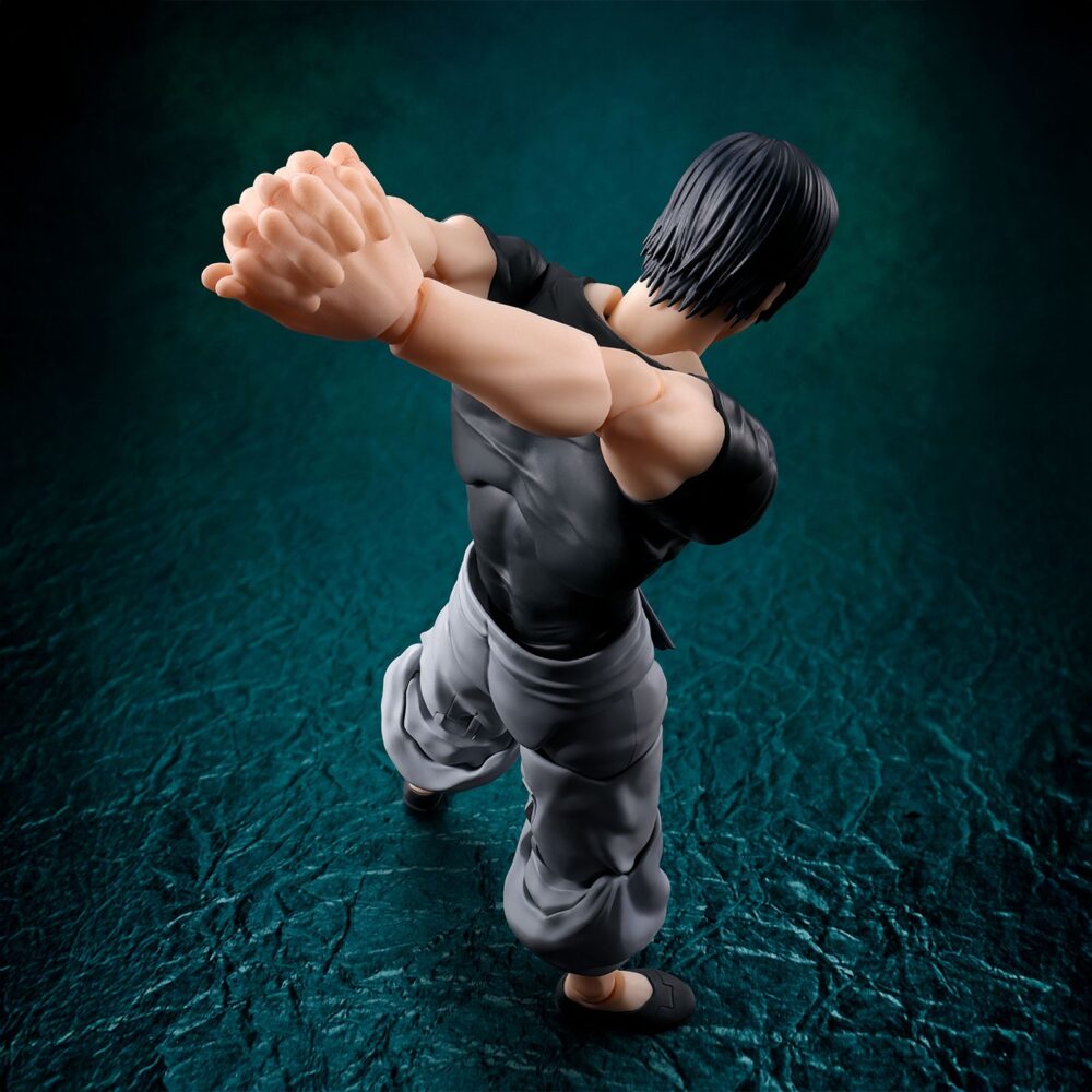 Toji fushiguro jujutsu kaisen sh figuarts. Tamashii añade a su colección s. H. Figuarts, la figura articulada de toji fushiguro, padre de uno de los protagonistas del anime "jujutsu kaisen". La silueta y estructura articulada de esta figura de 15,5 cm han sido cuidadosamente diseñadas para dar vida de forma dinámica al personaje y fue esculpido con especial atención a su rango de movimiento. Cuenta con: 3x placas faciales, 1x pieza de pelo alternativo, 3x pares de manos, 1x par de manos unidas, 1x espíritu maldito, 1x espada maldita y 1x alabarda celestial invertida, 1x par de piernas intercambiables que le permiten ser envuelto por el espíritu maldito.