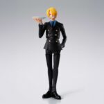 SANJI ROMANCE DAWN ONE PIECE SH FIGUARTS. Tamashii incorpora a la colección S.H.Figuarts la figura de Sanji en su versión Dawn Romance, basada en su atuendo clásico de la saga East Blue de los primeros episodios de la serie "One Piece". Esta figura mide 15,5 cm y cuenta con un sistema de articulación mejorado, lo que permite representar dinámicas posturas de combate. Incluye 4x placas faciales para mostrar distintas expresiones, 5x manos adicionales, 2x platos para recrear escenas durante el servicio de comidas, y 1x set de muslos intercambiables para poses de patadas. Como extra, cuenta con 1x placa facial adicional compatible con la figura MONKEY D LUFFY RAID OF ONIGASHIMA ONE PIECE SH FIGUARTS (se vende por separado).