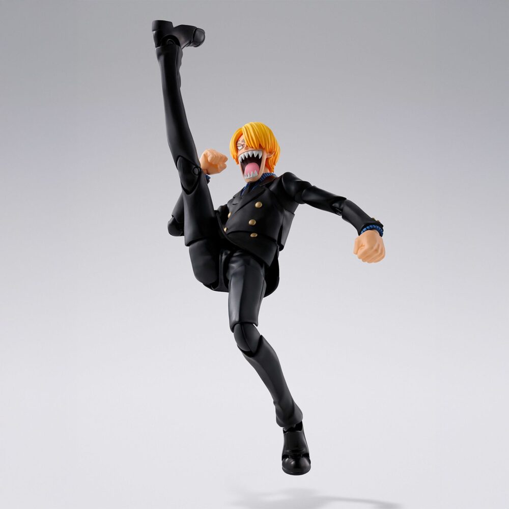 Sanji romance dawn one piece sh figuarts. Tamashii incorpora a la colección s. H. Figuarts la figura de sanji en su versión dawn romance, basada en su atuendo clásico de la saga east blue de los primeros episodios de la serie "one piece". Esta figura mide 15,5 cm y cuenta con un sistema de articulación mejorado, lo que permite representar dinámicas posturas de combate. Incluye 4x placas faciales para mostrar distintas expresiones, 5x manos adicionales, 2x platos para recrear escenas durante el servicio de comidas, y 1x set de muslos intercambiables para poses de patadas. Como extra, cuenta con 1x placa facial adicional compatible con la figura monkey d luffy raid of onigashima one piece sh figuarts (se vende por separado).