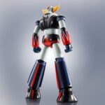 UFO ROBOT GRENDIZER SIDE SUPER THE ROBOT SPIRITS. Tamashii incorpora a su colección The Robot Spirits Side Super esta figura de Grendizer que conmemora el 50º aniversario de la serie original "UFO Robot Grendizer". La figura mide aproximadamente 16 cm y cuenta con articulaciones que le permiten moverse libremente. Está equipada con 2x pares de manos intercambiables, 2x cuchilla doble (que se pueden unir) y 2x puños rotantes. UNIDADES LIMITADAS.