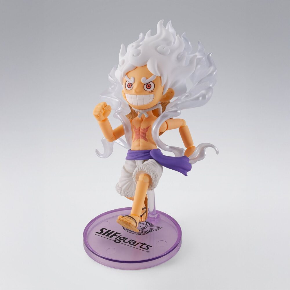 Monkey d luffy gear5 one piece world collectable figure x sh figuarts. Tamashii nations presenta dentro de la colección world collectable figure x s. H. Figuarts, la figura articulada collectors shop de monkey d. Luffy. La figura del joven aspirante a convertirse en el rey de los piratas mide 7,5 cm y está basada en la transformación gear 5 del personaje del anime "one piece". Incluye 1x placa facial, 1x par de brazos intercambiables y 1x base lila transparente con soporte con el logotipo de la colección. Ideal para exponer con las demás mini figuras de luffy y podrás mostrarlo en sus diferentes poses (se venden por separado).   unidades limitadas.