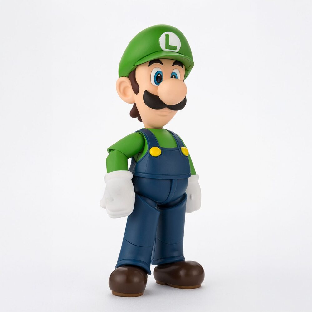 Luigi super mario sh figuarts. Tamashii suma a su colección s. H. Figuarts esta figura articulada de luigi, basada en su personaje en la serie de videojuegos "super mario bros". Con una altura aproximada de 11 cm, está diseñada para capturar sus características y variadas poses. Incluye 1x bloque de ladrillos, 1x caparazón rojo akakora, 1x base de exhibición especial con su emblema, 2x manos intercambiables y 1x set de piezas de articulación para el caparazón rojo. Fabricada en abs/pvc.