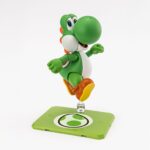 YOSHI SUPER MARIO SH FIGUARTS. Tamashii presenta en su colección S.H. Figuarts esta figura articulada de Yoshi, inspirada en el universo de "Super Mario Bros". Mide aproximadamente 11 cm y permite recrear momentos clásicos del videojuego, gracias a accesorios como 1x huevo de Yoshi, 2x lenguas intercambiables, 1x mano derecha, 1x par de ojos y conectores para posar a Mario o Luigi montados sobre su lomo (figuras vendidas por separado). Incluye 1x soporte con decorado de huevo de Yoshi. Fabricada en ABS/PVC. 