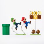 SUPER MARIO PLAYSET SH FIGUARTS. Tamashii presenta este set de accesorios para expandir el universo de la colección S.H. Figuarts basado en el videojuego "Super Mario Bros". Este set incluye 1x bloque Hatena, 2x bloques de ladrillos, 2x figuras de Goomba, 2x monedas con 2x tipos de soporte, 1x figura de Midori con su set de piezas de unión, 3x piezas de conexión para bloques, 1x tubo de teletransporte con su tapa, y 1x peana exclusiva. Fabricado en ABS/PVC. 
