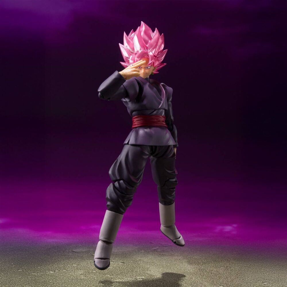 Goku black super saiyan rose dragon ball super sh figuarts re-run. Tamashii presenta la figura de goku black - super saiyan rose - dentro de la línea s. H. Figuarts, basada en su aparición en la serie "dragon ball super". Mide aproximadamente 14 cm y ha sido diseñada con gran detalle para reproducir fielmente su aspecto en la transformación rosa. Incluye 3x expresiones faciales (sonriente, gritando y de combate), 2x manos izquierdas y 3x manos derechas intercambiables. Fabricada en pvc y abs, permite una amplia variedad de poses dinámicas. Unidades limitadas.