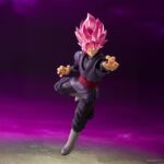 GOKU BLACK SUPER SAIYAN ROSE DRAGON BALL SUPER SH FIGUARTS RE-RUN. Tamashii presenta la figura de Goku Black - Super Saiyan Rose - dentro de la línea S.H.Figuarts, basada en su aparición en la serie "Dragon Ball Super". Mide aproximadamente 14 cm y ha sido diseñada con gran detalle para reproducir fielmente su aspecto en la transformación rosa. Incluye 3x expresiones faciales (sonriente, gritando y de combate), 2x manos izquierdas y 3x manos derechas intercambiables. Fabricada en PVC y ABS, permite una amplia variedad de poses dinámicas. UNIDADES LIMITADAS.