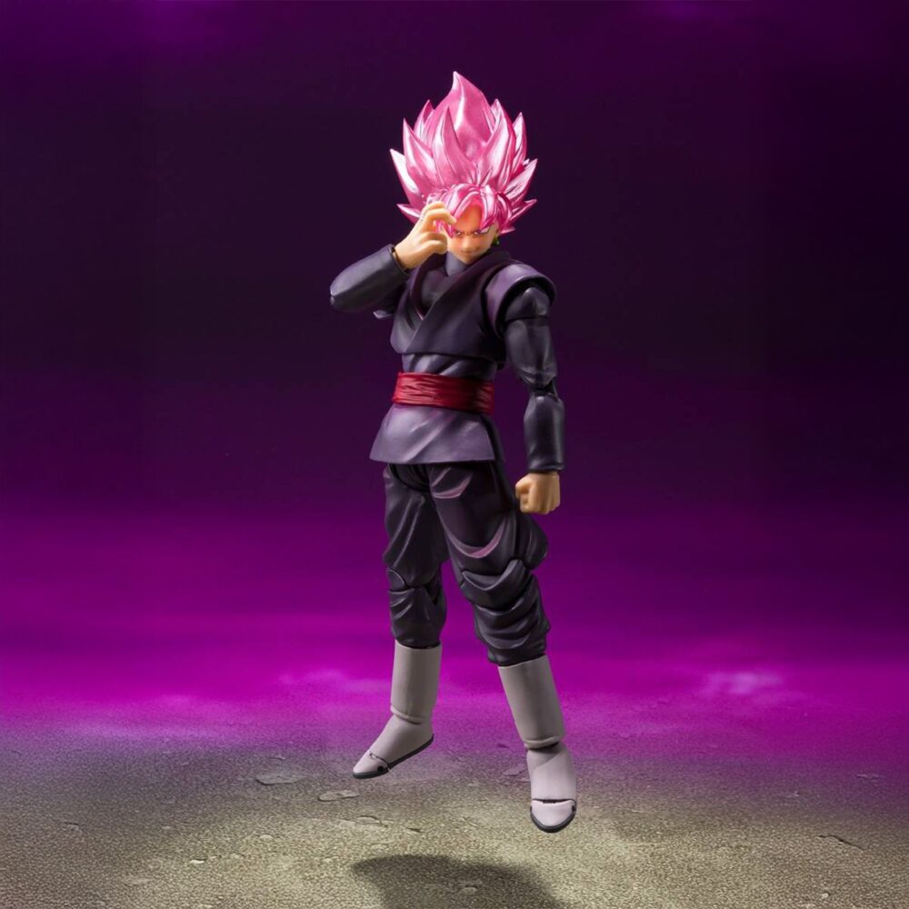 Goku black super saiyan rose dragon ball super sh figuarts re-run. Tamashii presenta la figura de goku black - super saiyan rose - dentro de la línea s. H. Figuarts, basada en su aparición en la serie "dragon ball super". Mide aproximadamente 14 cm y ha sido diseñada con gran detalle para reproducir fielmente su aspecto en la transformación rosa. Incluye 3x expresiones faciales (sonriente, gritando y de combate), 2x manos izquierdas y 3x manos derechas intercambiables. Fabricada en pvc y abs, permite una amplia variedad de poses dinámicas. Unidades limitadas.