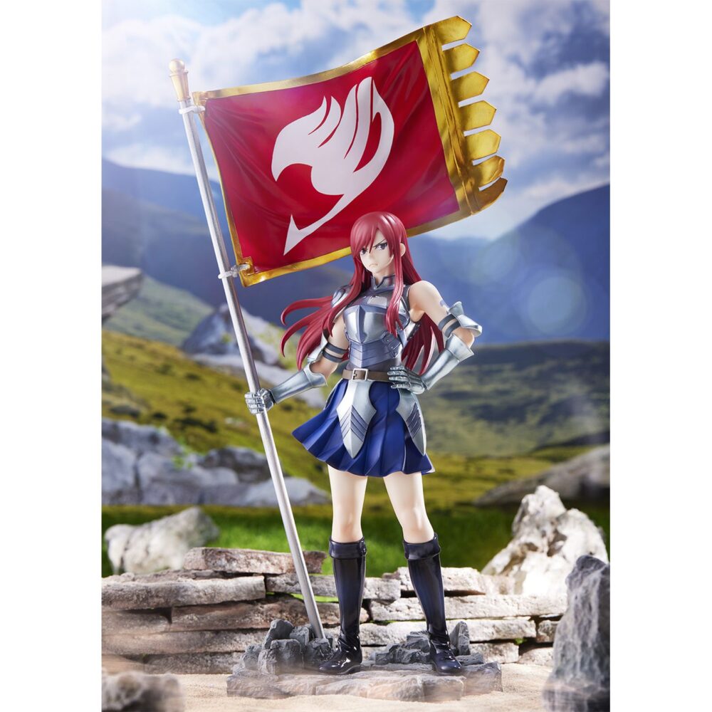 Erza scarlet fairy tail 1/8. Bellfine vuelve a presentar la figura de erza scarlet del popular anime "fairy tail". La 7ª maestra del gremio mide aproximadamente 32 cm a escala 1/8. Se presenta con la bandera del gremio y una armadura galante que se puede extraer para exponerla con vestido casual. Cuenta con un pedestal con forma de rocas que la mantiene estable para exponer con o sin bandera.