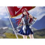 ERZA SCARLET FAIRY TAIL 1/8. Bellfine vuelve a presentar la figura de Erza Scarlet del popular anime "Fairy Tail". La 7ª maestra del gremio mide aproximadamente 32 cm a escala 1/8. Se presenta con la bandera del gremio y una armadura galante que se puede extraer para exponerla con vestido casual. Cuenta con un pedestal con forma de rocas que la mantiene estable para exponer con o sin bandera.