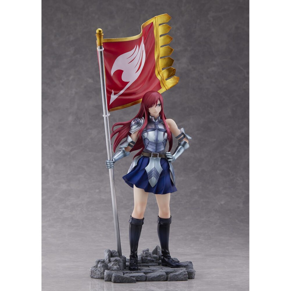 Erza scarlet fairy tail 1/8. Bellfine vuelve a presentar la figura de erza scarlet del popular anime "fairy tail". La 7ª maestra del gremio mide aproximadamente 32 cm a escala 1/8. Se presenta con la bandera del gremio y una armadura galante que se puede extraer para exponerla con vestido casual. Cuenta con un pedestal con forma de rocas que la mantiene estable para exponer con o sin bandera.