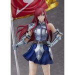 ERZA SCARLET FAIRY TAIL 1/8. Bellfine vuelve a presentar la figura de Erza Scarlet del popular anime "Fairy Tail". La 7ª maestra del gremio mide aproximadamente 32 cm a escala 1/8. Se presenta con la bandera del gremio y una armadura galante que se puede extraer para exponerla con vestido casual. Cuenta con un pedestal con forma de rocas que la mantiene estable para exponer con o sin bandera.