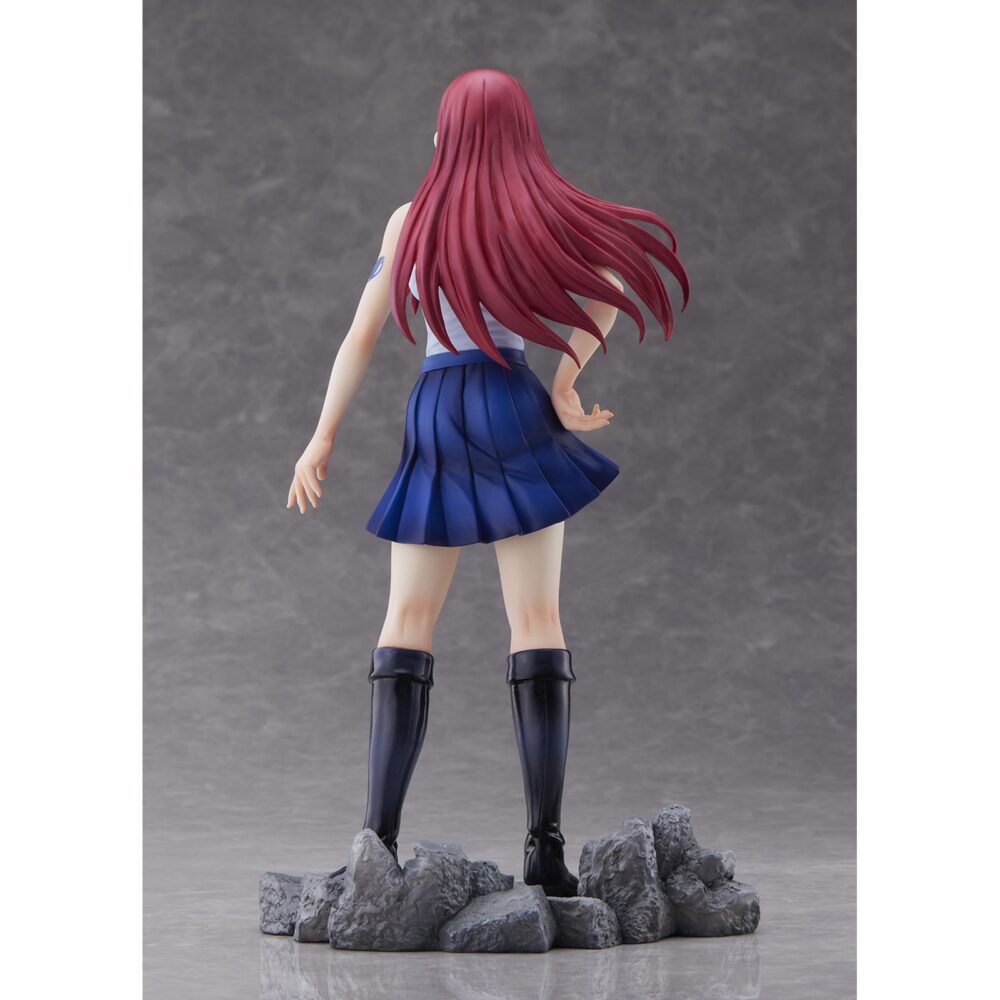 Erza scarlet fairy tail 1/8. Bellfine vuelve a presentar la figura de erza scarlet del popular anime "fairy tail". La 7ª maestra del gremio mide aproximadamente 32 cm a escala 1/8. Se presenta con la bandera del gremio y una armadura galante que se puede extraer para exponerla con vestido casual. Cuenta con un pedestal con forma de rocas que la mantiene estable para exponer con o sin bandera.