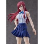 ERZA SCARLET FAIRY TAIL 1/8. Bellfine vuelve a presentar la figura de Erza Scarlet del popular anime "Fairy Tail". La 7ª maestra del gremio mide aproximadamente 32 cm a escala 1/8. Se presenta con la bandera del gremio y una armadura galante que se puede extraer para exponerla con vestido casual. Cuenta con un pedestal con forma de rocas que la mantiene estable para exponer con o sin bandera.
