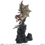 RATHALOS 2.0 VERSION FIGURA MONSTER HUNTER BUILDER CREATOR'S MODEL. Capcom incorpora a su colección Builder Creators's Model la versión 2.0 de la figura de Rathalos, el monstruo insignia de la saga de videojuego "Monster Hunter". El dragon de la raza Wyvern se presenta a punto de atacar desde un tronco con actitud amenazante. Está fabricado en PVC y ABS, mide aproximadamente 36,5 x 30 x 20 cm incluyendo la base con forma de tronco y se presenta en caja con ventana. Ideal para exponer con RATHIAN 2.0 VERSION FIGURA MONSTER HUNTER BUILDER CREATOR'S MODEL (se venden por separado).