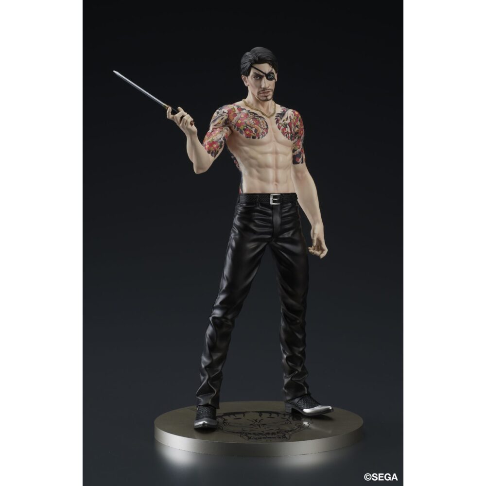 Goro majima battle style yakuza: like a dragon digsta. Dig co. , ltd. Vuelve a presentar dentro de su línea digstar la figura de goro majima en posición de combate como aparece en el videojuego "like a dragon" de la saga "yakuza". Esta estatua muestra al personaje con su icónico tatuaje hannya y una expresión que refleja toda su personalidad. Mide aproximadamente 17,5 cm de alto incluyendo su base y está fabricada en pvc y abs. Incluye 1x juego de brazos intercambiables y una base circular con acabado metálico. Ideal para exponer con taiga saejima battle style yakuza: like a dragon digsta (se venden por separado).