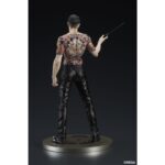 GORO MAJIMA BATTLE STYLE YAKUZA: LIKE A DRAGON DIGSTA. Dig Co., Ltd. vuelve a presentar dentro de su línea Digstar la figura de Goro Majima en posición de combate como aparece en el videojuego "Like a Dragon" de la saga "Yakuza". Esta estatua muestra al personaje con su icónico tatuaje Hannya y una expresión que refleja toda su personalidad. Mide aproximadamente 17,5 cm de alto incluyendo su base y está fabricada en PVC y ABS. Incluye 1x juego de brazos intercambiables y una base circular con acabado metálico. Ideal para exponer con TAIGA SAEJIMA BATTLE STYLE YAKUZA: LIKE A DRAGON DIGSTA (se venden por separado).