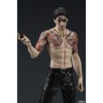 GORO MAJIMA BATTLE STYLE YAKUZA: LIKE A DRAGON DIGSTA. Dig Co., Ltd. vuelve a presentar dentro de su línea Digstar la figura de Goro Majima en posición de combate como aparece en el videojuego "Like a Dragon" de la saga "Yakuza". Esta estatua muestra al personaje con su icónico tatuaje Hannya y una expresión que refleja toda su personalidad. Mide aproximadamente 17,5 cm de alto incluyendo su base y está fabricada en PVC y ABS. Incluye 1x juego de brazos intercambiables y una base circular con acabado metálico. Ideal para exponer con TAIGA SAEJIMA BATTLE STYLE YAKUZA: LIKE A DRAGON DIGSTA (se venden por separado).