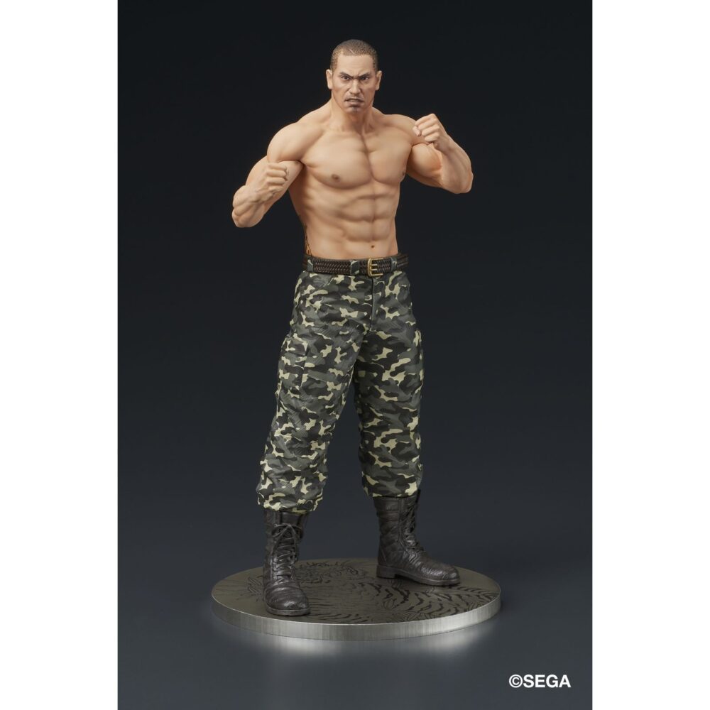 Taiga saejima battle style yakuza: like a dragon digsta. Dig co. , ltd. Suma a su línea digstar la figura de taiga saejima en posición de combate como aparece en el videojuego "like a dragon" de la saga "yakuza". Representado con sus tatuajes de tigre y bambú con una expresión intensa, esta pieza captura la fuerza y presencia del personaje. Los detalles han sido logrados mediante modelado y pintado digital de alta precisión. Incluye una base circular con acabado metálico. Ideal para exponer con goro majima battle style yakuza: like a dragon digsta (se venden por separado).
