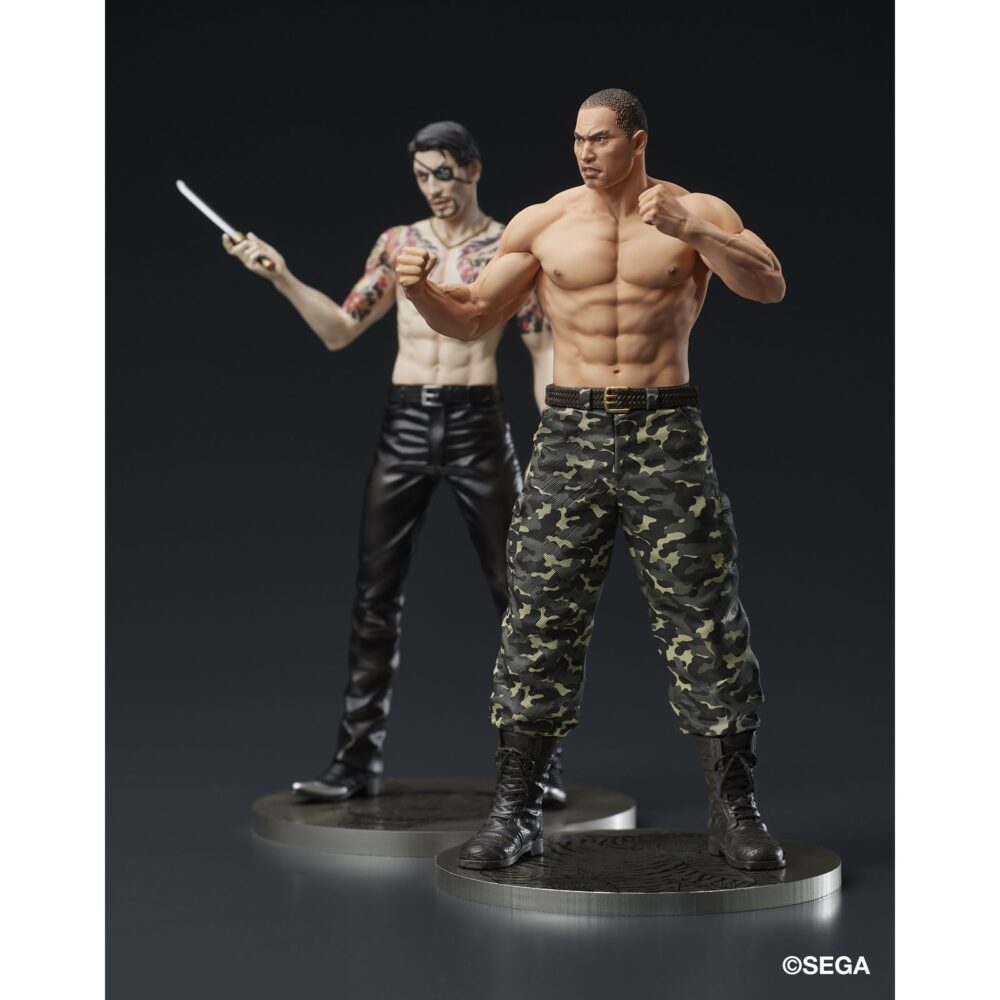 Goro majima battle style yakuza: like a dragon digsta. Dig co. , ltd. Vuelve a presentar dentro de su línea digstar la figura de goro majima en posición de combate como aparece en el videojuego "like a dragon" de la saga "yakuza". Esta estatua muestra al personaje con su icónico tatuaje hannya y una expresión que refleja toda su personalidad. Mide aproximadamente 17,5 cm de alto incluyendo su base y está fabricada en pvc y abs. Incluye 1x juego de brazos intercambiables y una base circular con acabado metálico. Ideal para exponer con taiga saejima battle style yakuza: like a dragon digsta (se venden por separado).
