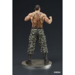 TAIGA SAEJIMA BATTLE STYLE YAKUZA: LIKE A DRAGON DIGSTA. Dig Co., Ltd. suma a su línea Digstar la figura de Taiga Saejima en posición de combate como aparece en el videojuego "Like a Dragon" de la saga "Yakuza". Representado con sus tatuajes de tigre y bambú con una expresión intensa, esta pieza captura la fuerza y presencia del personaje. Los detalles han sido logrados mediante modelado y pintado digital de alta precisión. Incluye una base circular con acabado metálico. Ideal para exponer con GORO MAJIMA BATTLE STYLE YAKUZA: LIKE A DRAGON DIGSTA (se venden por separado).