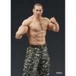 TAIGA SAEJIMA BATTLE STYLE YAKUZA: LIKE A DRAGON DIGSTA. Dig Co., Ltd. suma a su línea Digstar la figura de Taiga Saejima en posición de combate como aparece en el videojuego "Like a Dragon" de la saga "Yakuza". Representado con sus tatuajes de tigre y bambú con una expresión intensa, esta pieza captura la fuerza y presencia del personaje. Los detalles han sido logrados mediante modelado y pintado digital de alta precisión. Incluye una base circular con acabado metálico. Ideal para exponer con GORO MAJIMA BATTLE STYLE YAKUZA: LIKE A DRAGON DIGSTA (se venden por separado).