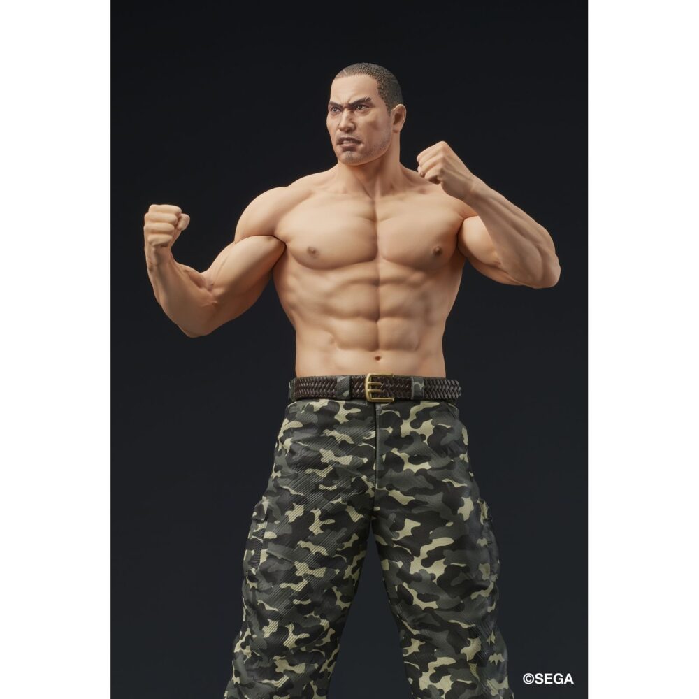 Taiga saejima battle style yakuza: like a dragon digsta. Dig co. , ltd. Suma a su línea digstar la figura de taiga saejima en posición de combate como aparece en el videojuego "like a dragon" de la saga "yakuza". Representado con sus tatuajes de tigre y bambú con una expresión intensa, esta pieza captura la fuerza y presencia del personaje. Los detalles han sido logrados mediante modelado y pintado digital de alta precisión. Incluye una base circular con acabado metálico. Ideal para exponer con goro majima battle style yakuza: like a dragon digsta (se venden por separado).