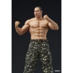 TAIGA SAEJIMA BATTLE STYLE YAKUZA: LIKE A DRAGON DIGSTA. Dig Co., Ltd. suma a su línea Digstar la figura de Taiga Saejima en posición de combate como aparece en el videojuego "Like a Dragon" de la saga "Yakuza". Representado con sus tatuajes de tigre y bambú con una expresión intensa, esta pieza captura la fuerza y presencia del personaje. Los detalles han sido logrados mediante modelado y pintado digital de alta precisión. Incluye una base circular con acabado metálico. Ideal para exponer con GORO MAJIMA BATTLE STYLE YAKUZA: LIKE A DRAGON DIGSTA (se venden por separado).