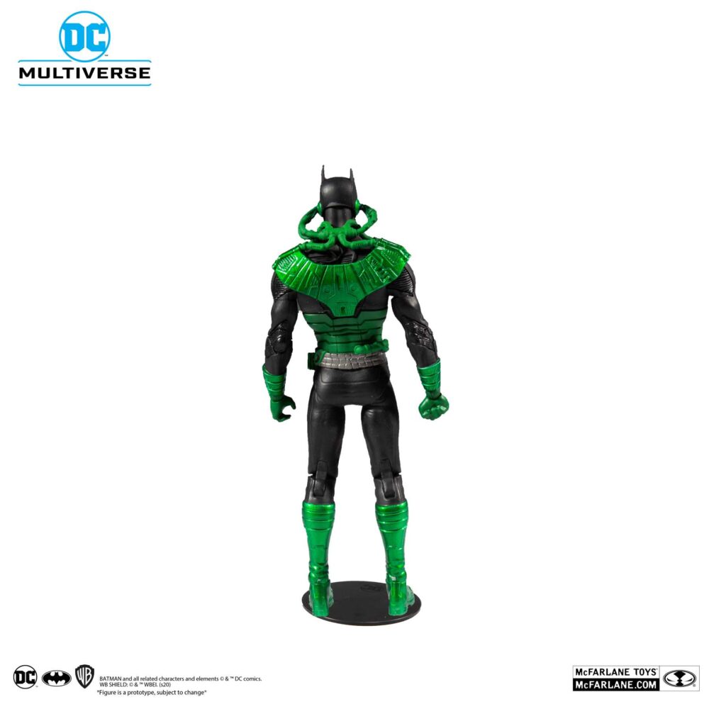 Batman earth-32 dc multiverse. En el multiverso oscuro de dc, en la tierra -32, la luz verde de la voluntad ha transformado al enfadado bruce wayne™ en algo muy oscuro y siniestro. Tras el asesinato de sus padres en crime alley, el joven bruce recibe un anillo de green lantern™, que le permite volar y generar construcciones de energía de luz dura letales. Sin alfred pennyworth™ para guiarlo, pronto se traga su miedo y su dolor y deja que el vacío que queda lo corrompa a él y al anillo, desatando una ola de oscuridad en su mundo, y ahora en el nuestro, como the dawnbreaker™.