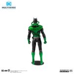 BATMAN EARTH-32 DC MULTIVERSE. En el Multiverso Oscuro de DC, en la Tierra -32, la luz verde de la voluntad ha transformado al enfadado Bruce Wayne™ en algo muy oscuro y siniestro. Tras el asesinato de sus padres en Crime Alley, el joven Bruce recibe un anillo de Green Lantern™, que le permite volar y generar construcciones de energía de luz dura letales. Sin Alfred Pennyworth™ para guiarlo, pronto se traga su miedo y su dolor y deja que el vacío que queda lo corrompa a él y al anillo, desatando una ola de oscuridad en su mundo, y ahora en el nuestro, como The Dawnbreaker™.