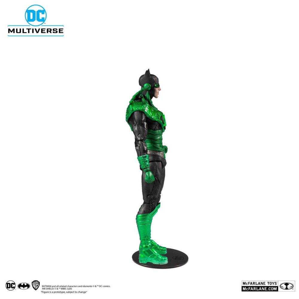 Batman earth-32 dc multiverse. En el multiverso oscuro de dc, en la tierra -32, la luz verde de la voluntad ha transformado al enfadado bruce wayne™ en algo muy oscuro y siniestro. Tras el asesinato de sus padres en crime alley, el joven bruce recibe un anillo de green lantern™, que le permite volar y generar construcciones de energía de luz dura letales. Sin alfred pennyworth™ para guiarlo, pronto se traga su miedo y su dolor y deja que el vacío que queda lo corrompa a él y al anillo, desatando una ola de oscuridad en su mundo, y ahora en el nuestro, como the dawnbreaker™.