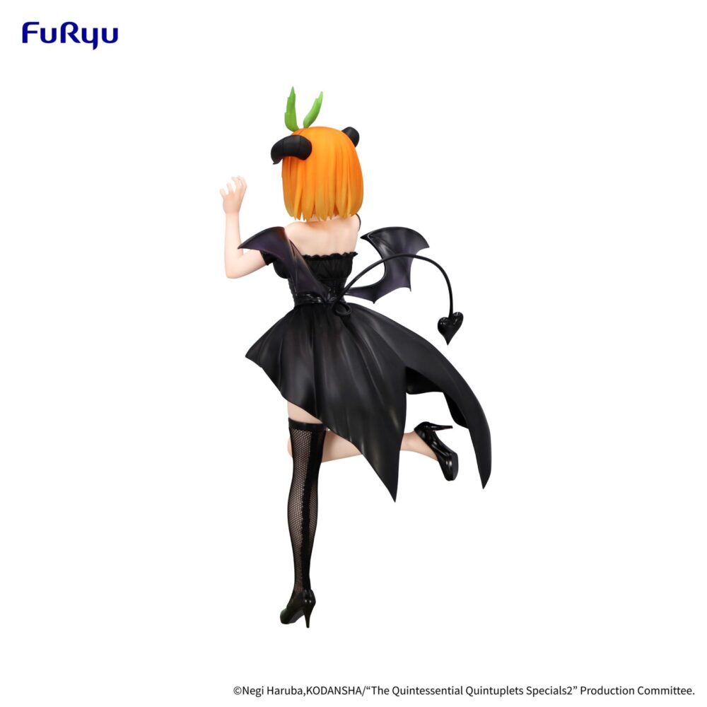 Tnakano yotsuba the quintessential quintuplets bicute dark. Furyu incorpora a su serie bicute dark la figura de nakano yotsuba, de la serie anime "the quintessential quintuplets". La figura tiene una altura de 25 cm y está fabricada en atbc-pvc, abs y fibras de poliéster. Destaca por su pose dinámica y su media de acabado en material textil, aportando mayor realismo.