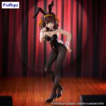 HARUHI SUZUMIYA THE MELANCHOLY OF HARUHI SUZUMIYA BICUTE BUNNIES. uryu suma a la colección BiCute Bunnies la figura de Haruhi Suzumiya, protagonista del anime "The Melancholy of Haruhi Suzumiya". Con una altura aproximada de 26 cm, está fabricada en ATBC-PVC, ABS y fibras de poliéster. Se muestra con traje de conejita, siguiendo el estilo distintivo de esta línea de figuras de gran detalle y medias con acabado realistas.