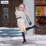 SUPER SONICO WINTER MEMORY VERSION SUPER SONICO TRIO-TRY-IT. Furyu incorpora a su línea Trio-Try-iT la figura de Super Sonico en su versión de memorias de invierno.  Está inspirada en la protagonista de la animación “Super Sonico”. Este modelo mide 21 cm y está fabricado en ATBC-PVC y ABS. La figura representa a la popular cantante virtual en una pose divertida y vestimenta invernal con acabados cuidados y gran nivel de detalle.