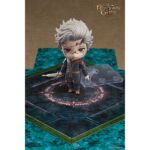 ASTARION BALDUR´S GATE III NENDOROID. Good Smile incorpora a su colección Nendoroid la figura de Astarion, el elfo vampiro del videojuego "Baldur's Gate III". Mide aproximadamente 10 cm e incluye 3x placas faciales intercambiables (sonriente, sonrisa vampirica y cara ensangrentada), 1x copa de vino, 1x daga Rhapsody, 1x lámina de "aprobado por Astarion" y otras partes opcionales para poses. Cuenta con base cuadrada transparente y soporte para su exposición.