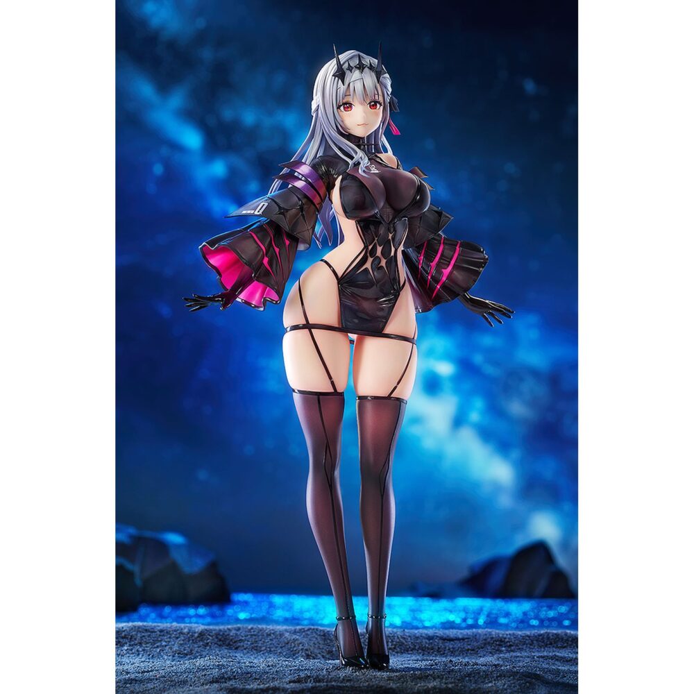 Modernia second affection goddess of victory: nikke 1/7. Good smile arts shanghai presenta la figura de modernia, inspirada en el videojuego para teléfonos móviles "goddess of victory: nikke". La antagonista, miembro del escuadrón los herejes, se presenta en su versión second affection con un alto nivel de detalle tanto en pintura como en esculpido. Mide aproximadamente 25 cm a escala 1/7 e incluye 1x falda extraíble y 2x partes mecánicas flotantes con sus bases transparentes. Cuenta con una base octagonal transparente para su exposición.