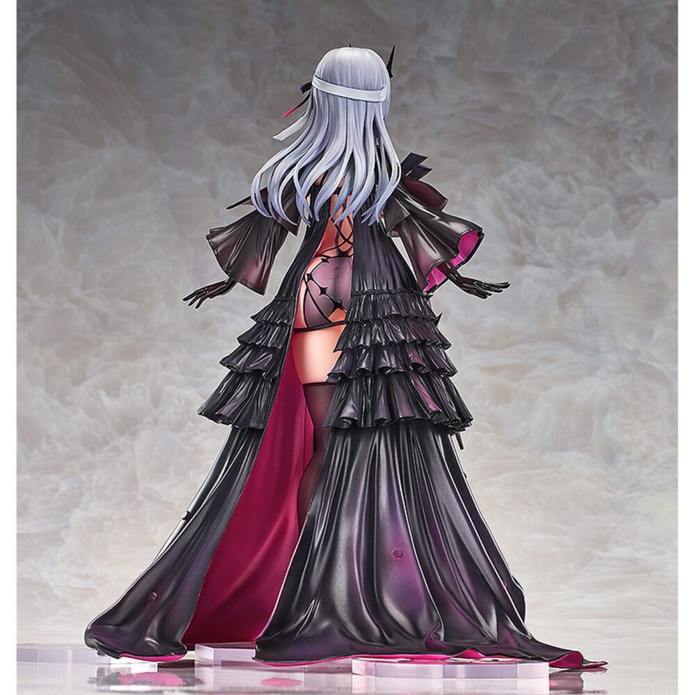Modernia second affection goddess of victory: nikke 1/7. Good smile arts shanghai presenta la figura de modernia, inspirada en el videojuego para teléfonos móviles "goddess of victory: nikke". La antagonista, miembro del escuadrón los herejes, se presenta en su versión second affection con un alto nivel de detalle tanto en pintura como en esculpido. Mide aproximadamente 25 cm a escala 1/7 e incluye 1x falda extraíble y 2x partes mecánicas flotantes con sus bases transparentes. Cuenta con una base octagonal transparente para su exposición.