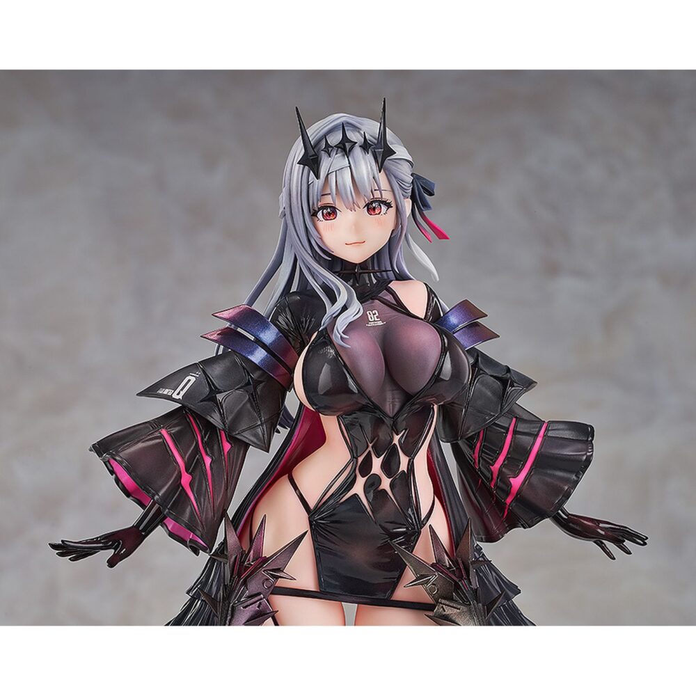Modernia second affection goddess of victory: nikke 1/7. Good smile arts shanghai presenta la figura de modernia, inspirada en el videojuego para teléfonos móviles "goddess of victory: nikke". La antagonista, miembro del escuadrón los herejes, se presenta en su versión second affection con un alto nivel de detalle tanto en pintura como en esculpido. Mide aproximadamente 25 cm a escala 1/7 e incluye 1x falda extraíble y 2x partes mecánicas flotantes con sus bases transparentes. Cuenta con una base octagonal transparente para su exposición.