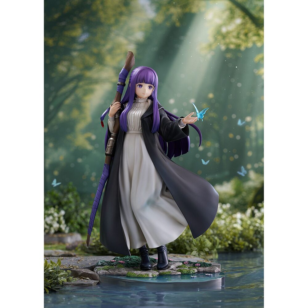 Ferm: reflections of a distant memory frieren: beyond journey’s end 1/7. Good smile company presenta la figura de fern, la joven maga y aprendiz en el anime "frieren: beyond journey's end". Mide aproximadamente 24 cm de alto a escala 1/7 y presenta al personaje con un diseño manga lleno de detalles, desde la mariposa posada sobre su mano, pasando por los pliegues del vestido y finalmente la base que reproduce un arroyo claro con flores.