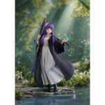 FERM: REFLECTIONS OF A DISTANT MEMORY FRIEREN: BEYOND JOURNEY’S END 1/7. Good Smile Company presenta la figura de Fern, la joven maga y aprendiz en el anime "Frieren: Beyond Journey's End". Mide aproximadamente 24 cm de alto a escala 1/7 y presenta al personaje con un diseño manga lleno de detalles, desde la mariposa posada sobre su mano, pasando por los pliegues del vestido y finalmente la base que reproduce un arroyo claro con flores.